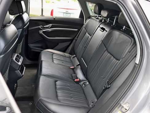 Used 2019 Audi e-tron Prestige w/ Prestige Package image 33