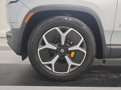 Used 2024 Rivian R1S Adventure AWD/4WD image 9