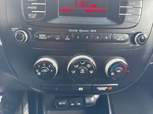 Used 2015 Kia Soul FWD image 29