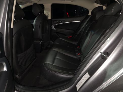 Used 2023 Genesis G70 2.0T image 11