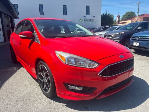Used 2016 Ford Focus SE w/ SE Sport Package FWD image 7