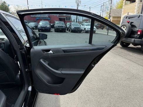 Used 2018 Volkswagen Jetta Sport image 41