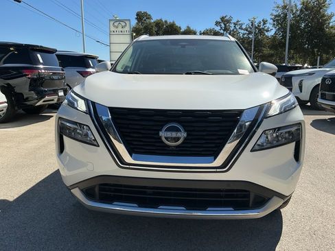 Used 2023 Nissan Rogue Platinum image 2