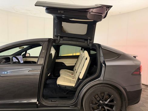 Used 2024 Tesla Model X image 19