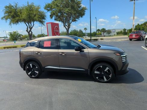 Used 2026 Nissan Kicks SR FWD image 2