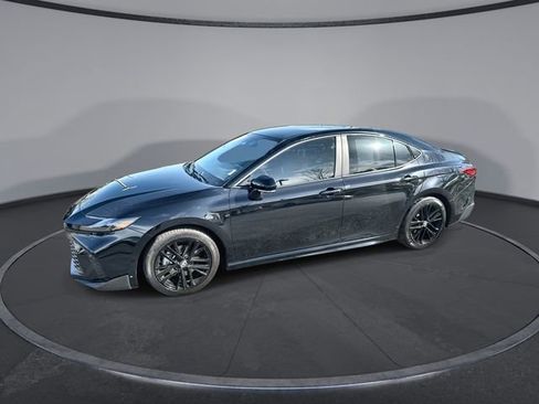 Used 2025 Toyota Camry SE w/ Convenience Package FWD image 1