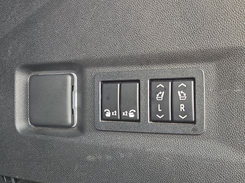 Used 2021 Chevrolet Tahoe LT w/ LT Signature Package AWD/4WD image 13