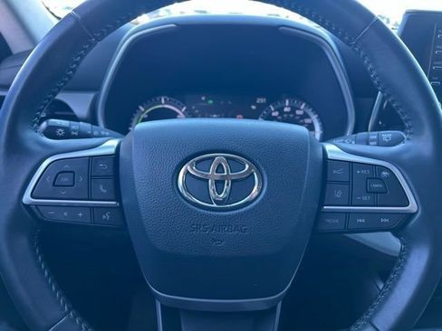 Used 2022 Toyota Highlander XLE image 17
