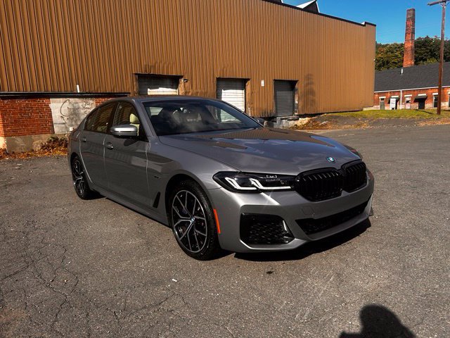 Used 2023 BMW 530e xDrive w/ Executive Package AWD/4WD image 3