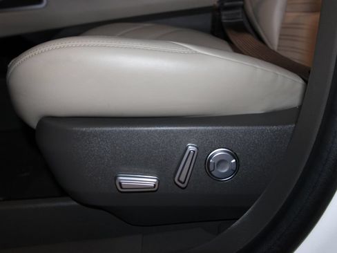 Used 2025 Lincoln Nautilus Reserve AWD/4WD image 9