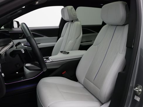 Used 2024 Cadillac Lyriq Luxury RWD image 15