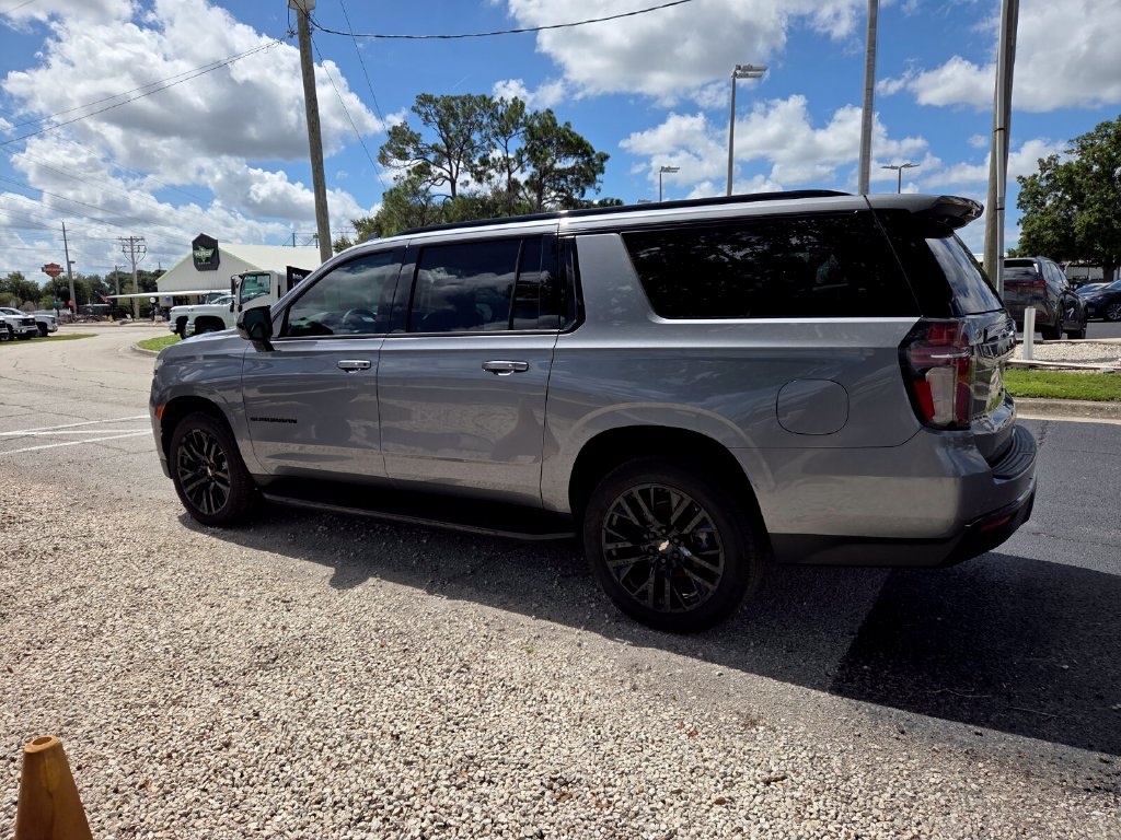 Used 2021 Chevrolet Suburban RST RWD image 10