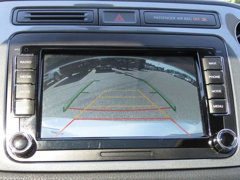 Used 2017 Volkswagen Tiguan Sport AWD/4WD image 24