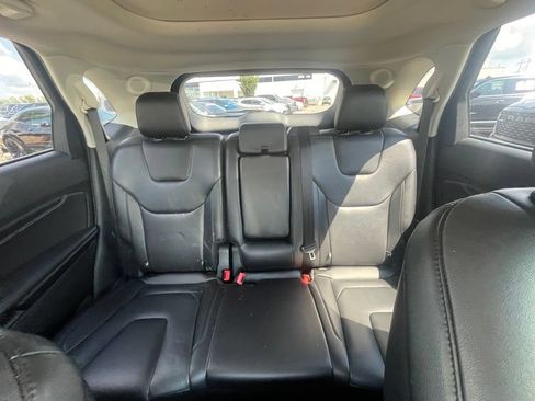Used 2021 Ford Edge Titanium AWD/4WD image 19