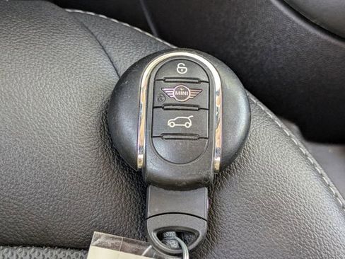 Used 2022 MINI Cooper 4-Door Hardtop w/ Storage Package FWD image 24