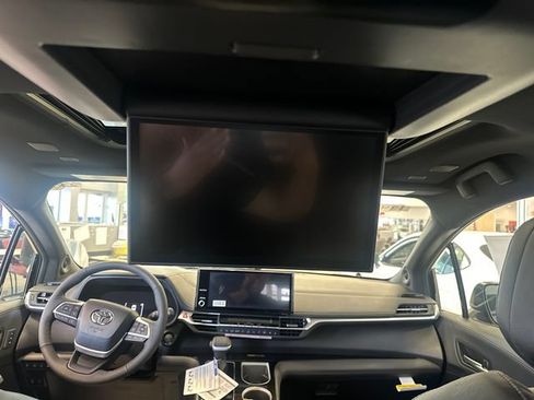 New 2026 Toyota Sienna Platinum AWD/4WD image 12