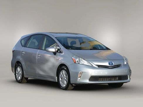 Used 2013 Toyota Prius V Three image 57