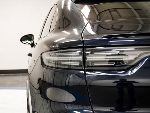 Used 2023 Porsche Cayenne Platinum Edition image 14