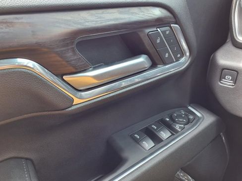 Used 2025 GMC Sierra 1500 SLT AWD/4WD image 18