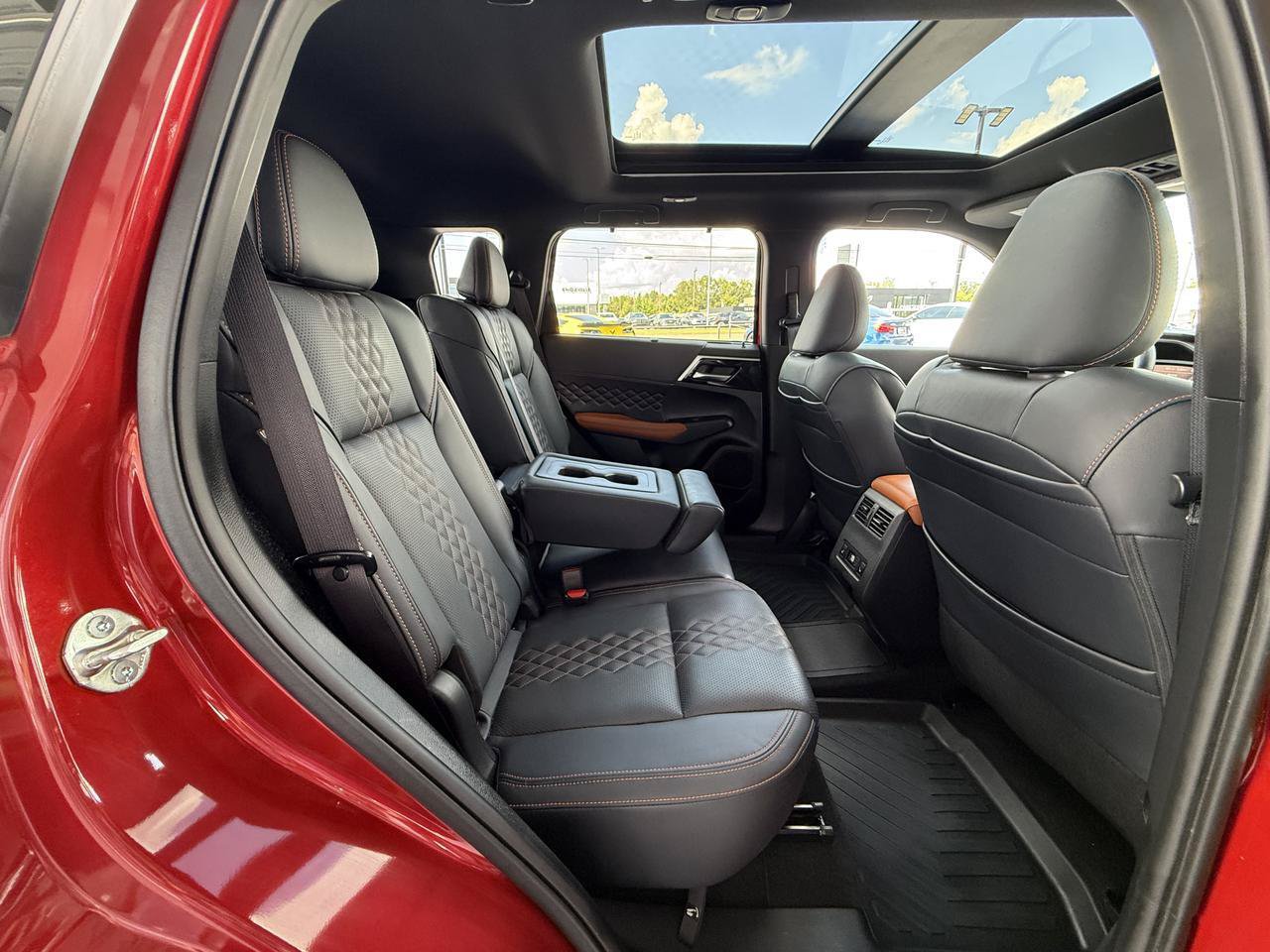 Used 2025 Mitsubishi Outlander SEL AWD/4WD image 36