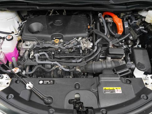 Used 2024 Toyota Sienna LE AWD/4WD image 32