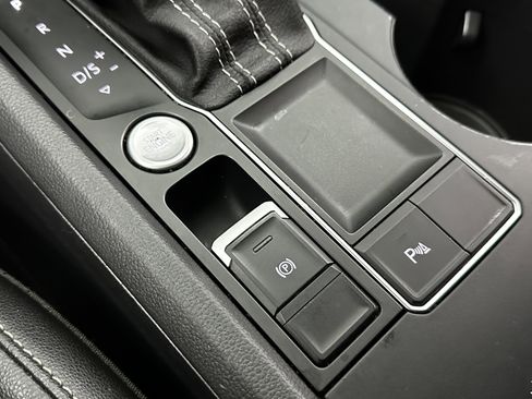 Used 2021 Volkswagen Atlas SE w/ Panoramic Sunroof Package image 18