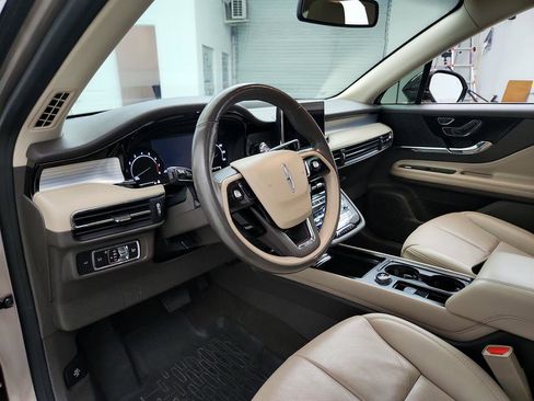 Used 2021 Lincoln Corsair AWD w/ Premium Package image 13