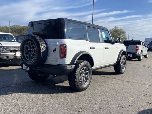 New 2025 Ford Bronco Badlands image 3
