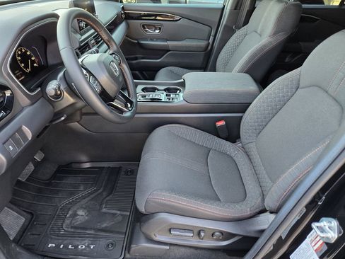 Certified 2025 Honda Pilot Sport image 14