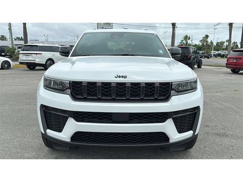 New 2026 Jeep Grand Cherokee Altitude RWD image 9