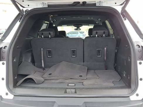 Used 2023 Chevrolet Traverse LT image 28
