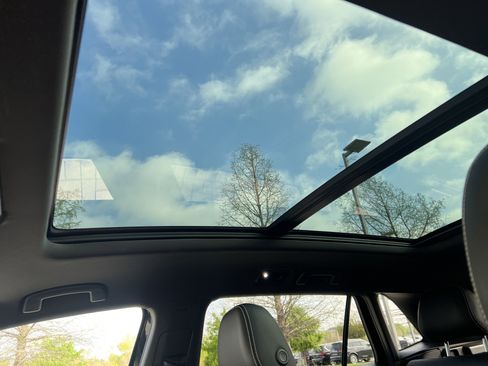 Used 2023 Volkswagen Atlas Cross Sport SE w/ Panoramic Sunroof Package image 25