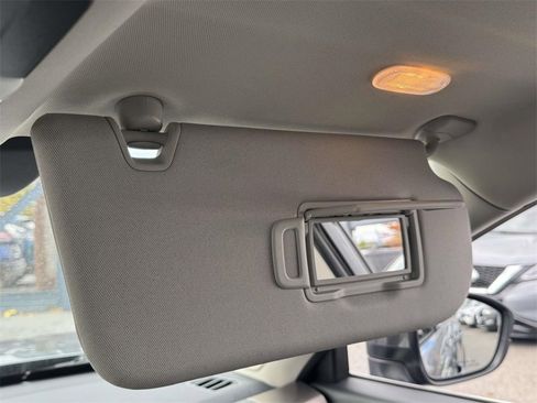 Used 2024 Nissan Pathfinder Platinum image 33