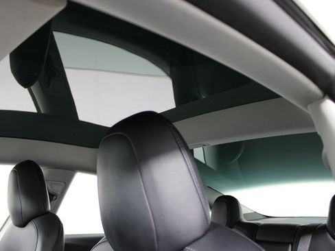 Used 2021 Tesla Model 3 Standard Range Plus image 9