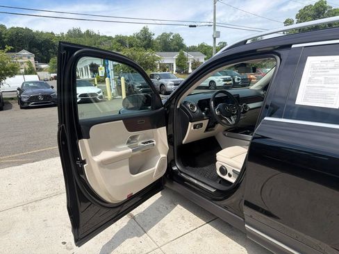 Used 2022 Mercedes-Benz GLB 250 4MATIC w/ Premium Package Lite image 20