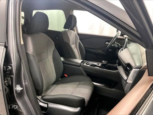 Used 2022 Nissan Rogue SV image 11