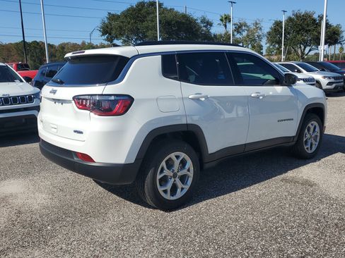New 2026 Jeep Compass Latitude image 4