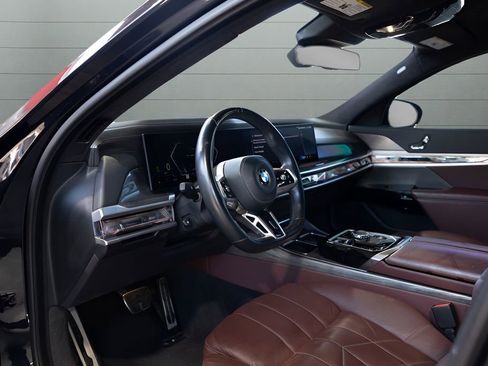 Used 2023 BMW 760i xDrive AWD/4WD image 40