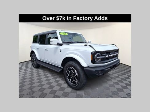 Used 2025 Ford Bronco Outer Banks AWD/4WD image 1