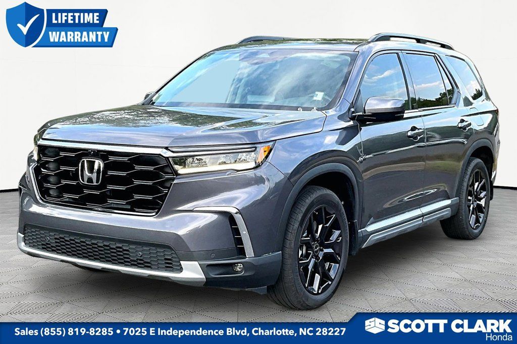 Used 2025 Honda Pilot Elite image 3