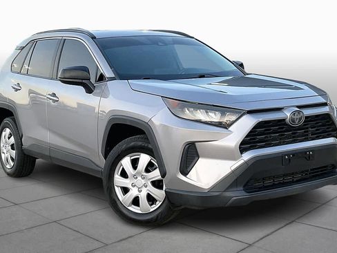 Used 2019 Toyota RAV4 LE image 4