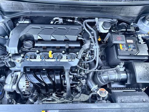 Used 2025 Hyundai Venue SEL FWD image 12