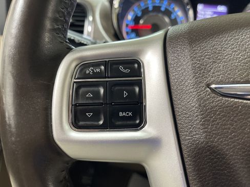 Used 2015 Chrysler Town & Country Limited Platinum image 35