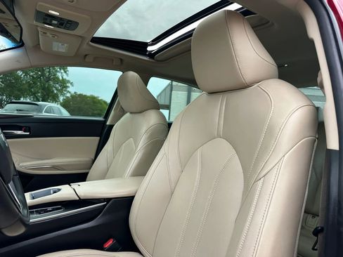 Used 2019 Toyota Avalon XLE w/ Moonroof Package image 14