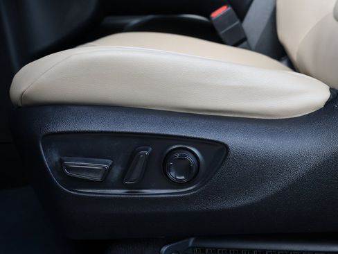 Used 2024 Toyota Sienna XLE image 29