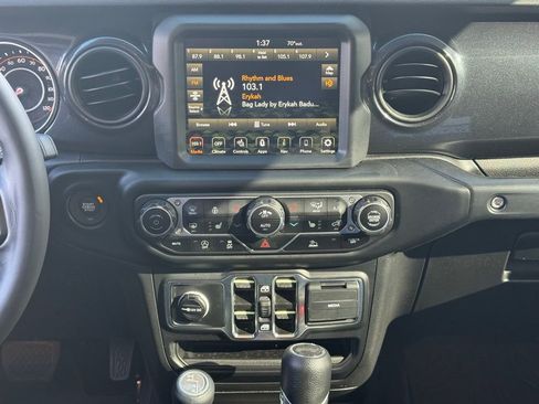 Used 2023 Jeep Wrangler Altitude image 17