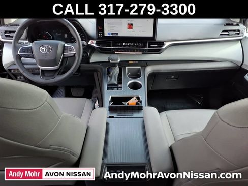 Used 2026 Toyota Sienna XLE FWD image 32
