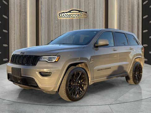 Used 2020 Jeep Grand Cherokee Altitude image 3