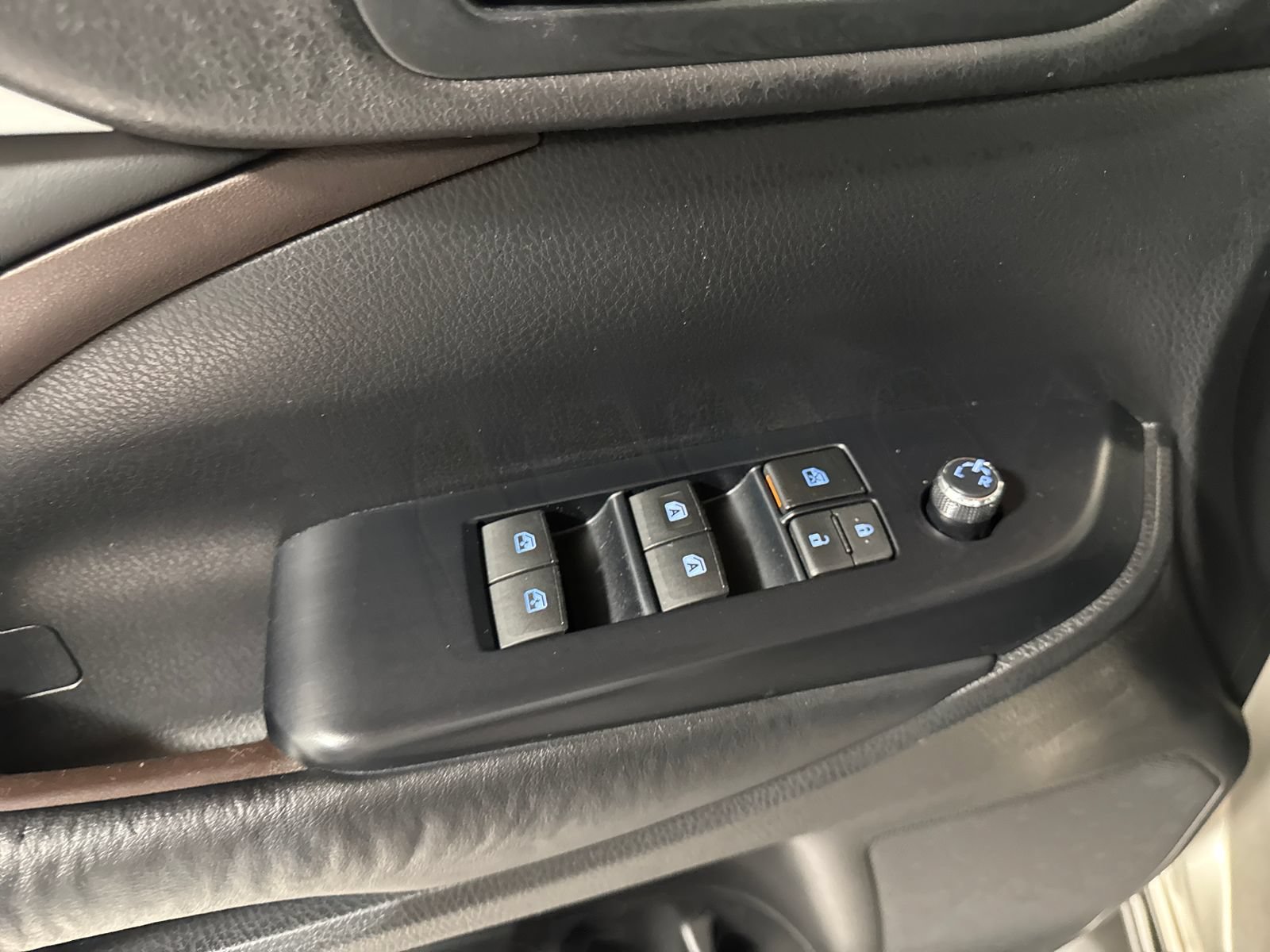 Used 2015 Toyota Highlander XLE AWD/4WD image 16