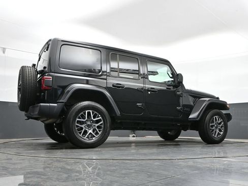 Used 2025 Jeep Wrangler Unlimited Sahara AWD/4WD image 41